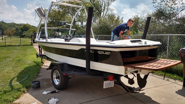 Click image for larger version

Name:	Nautique2001rear.jpg
Views:	277
Size:	118.2 KB
ID:	483645