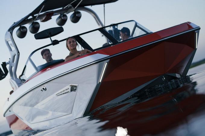 Click image for larger version

Name:	2021_Super_Air_Nautique_G23_E_Gallery_07.jpg
Views:	2574
Size:	38.3 KB
ID:	615572