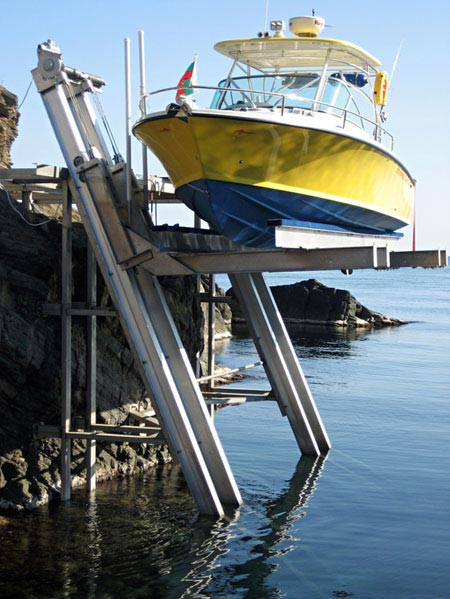 Click image for larger version

Name:	Golden-24K-Elevator-Boat-Lift-in-Bulgaria.jpg
Views:	261
Size:	93.3 KB
ID:	617675