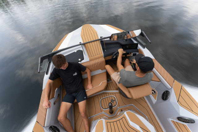 Click image for larger version  Name:	2026_Ski_Nautique_On_Water_1-174.jpg Views:	0 Size:	129.4 KB ID:	684634
