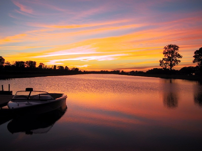 Click image for larger version

Name:	sunset_10-17.jpg
Views:	1245
Size:	89.8 KB
ID:	355683