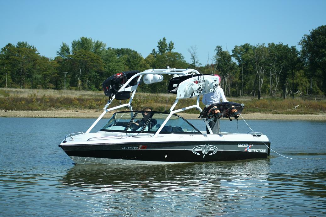 Click image for larger version

Name:	boat_in_water_2__small__204.jpg
Views:	1294
Size:	148.8 KB
ID:	356104