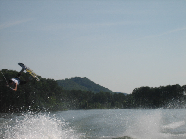 Click image for larger version

Name:	wakeboarding_2009_001.jpg
Views:	1264
Size:	115.5 KB
ID:	357048