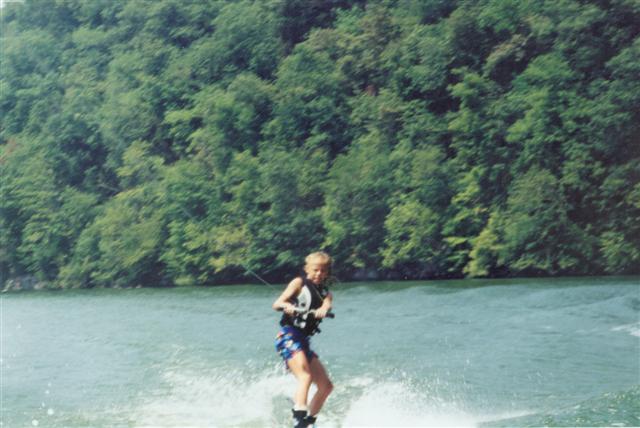Click image for larger version

Name:	wakeboarding_002.jpg
Views:	1252
Size:	46.4 KB
ID:	357186