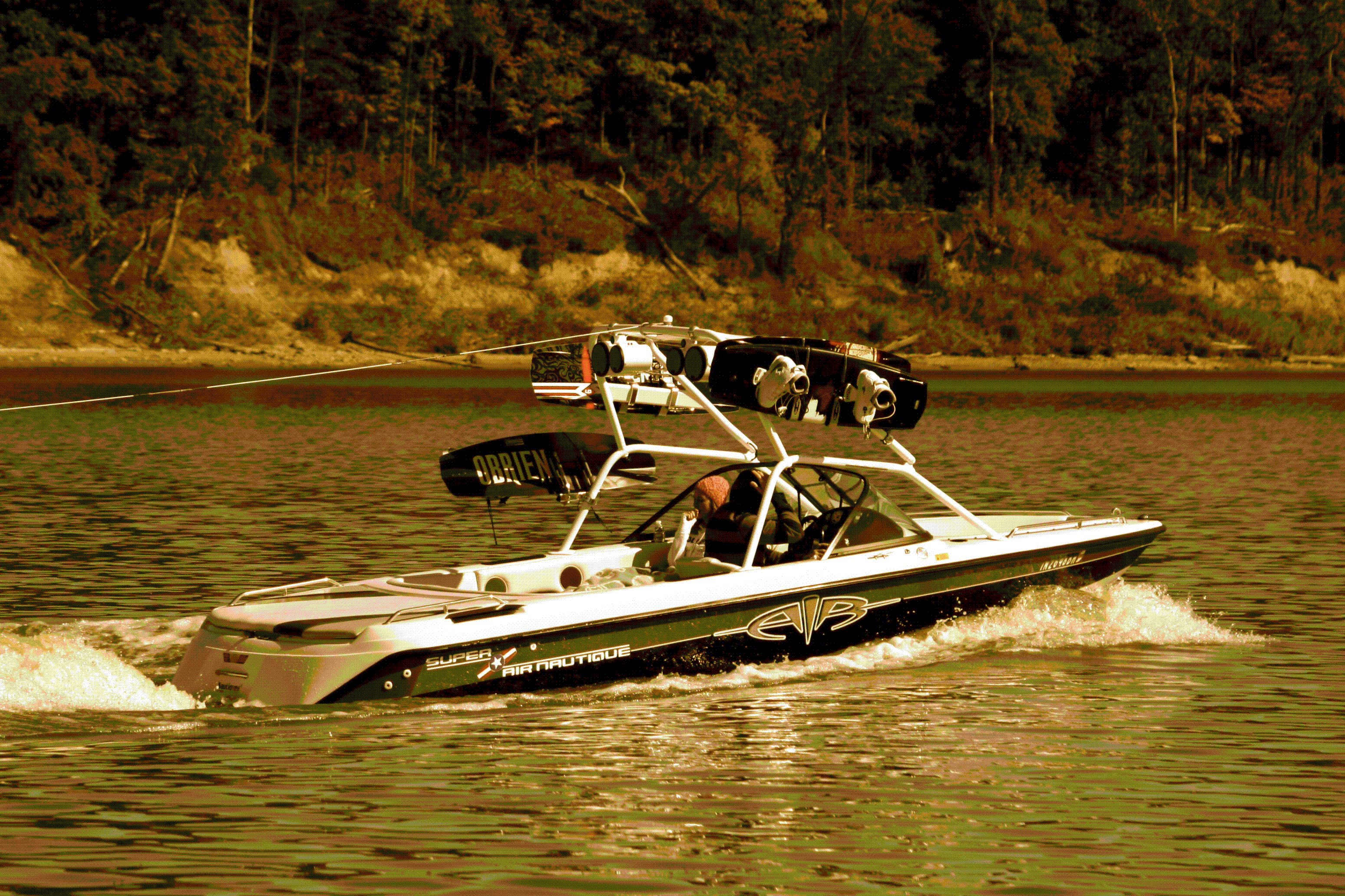 Click image for larger version

Name:	boat_in_water_1_.gif
Views:	743
Size:	1.26 MB
ID:	359021