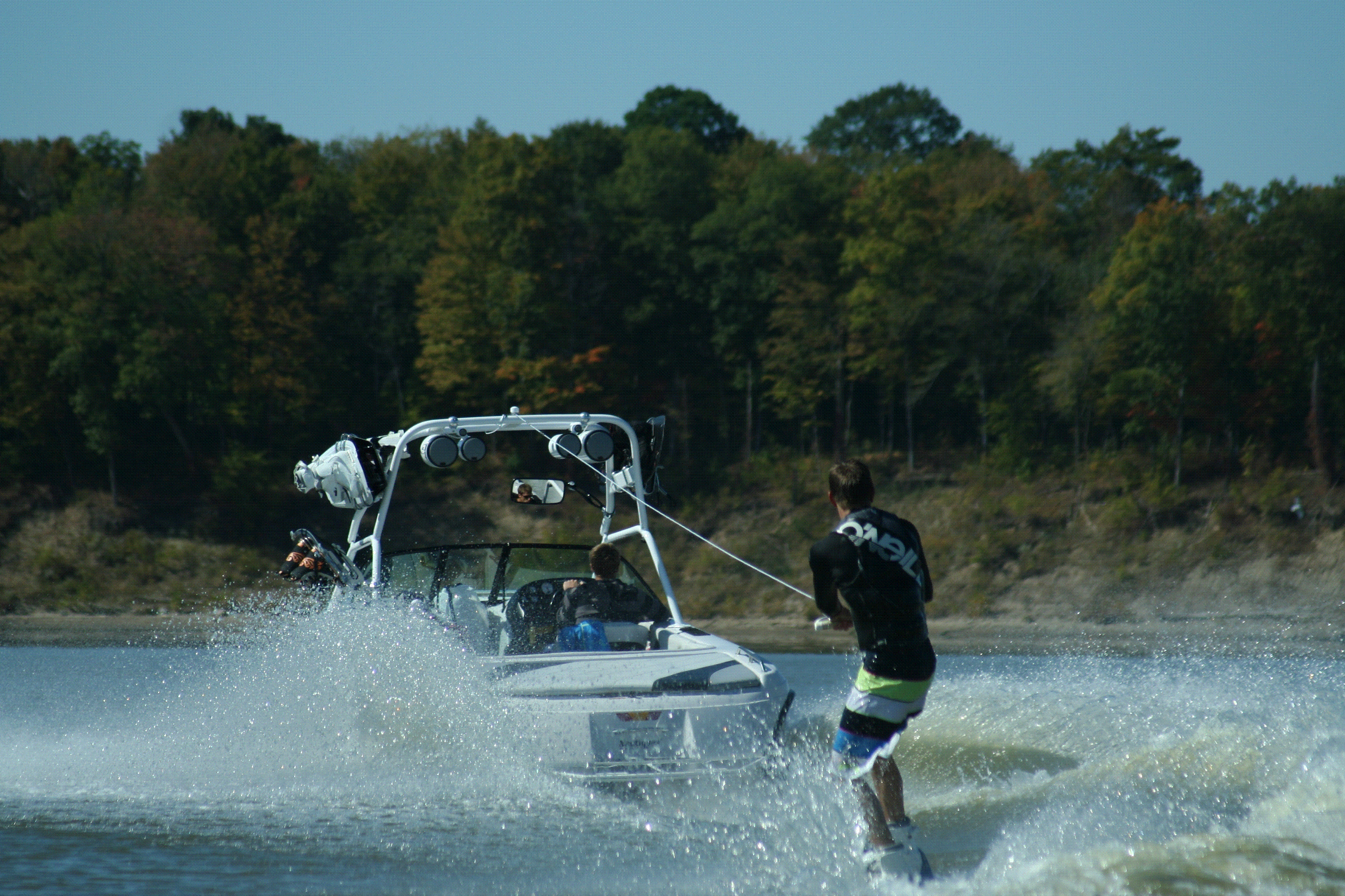 Click image for larger version

Name:	joel_riding_behind_boat_1_.gif
Views:	730
Size:	1.53 MB
ID:	359026