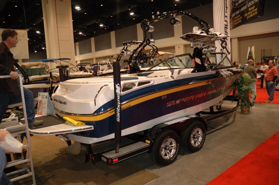Click image for larger version

Name:	boat show 2010_0010.jpg
Views:	299
Size:	95.3 KB
ID:	359243