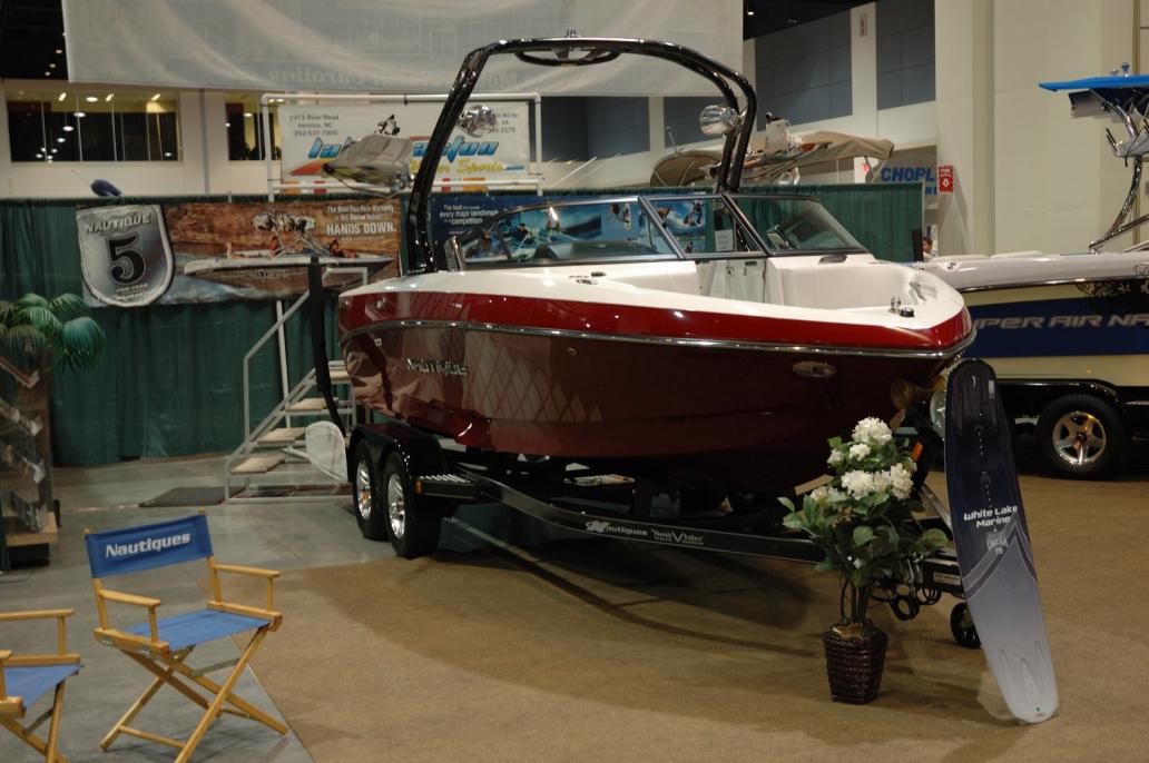 Click image for larger version

Name:	boat show 2010_0008.jpg
Views:	330
Size:	92.7 KB
ID:	359245