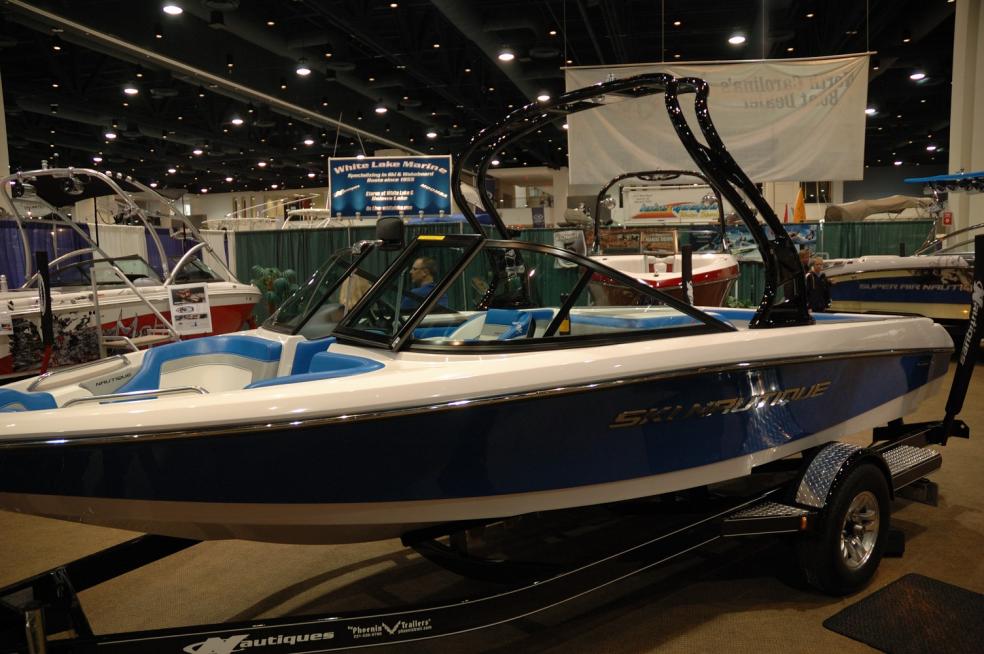 Click image for larger version

Name:	boat show 2010_0007.jpg
Views:	305
Size:	94.8 KB
ID:	359247