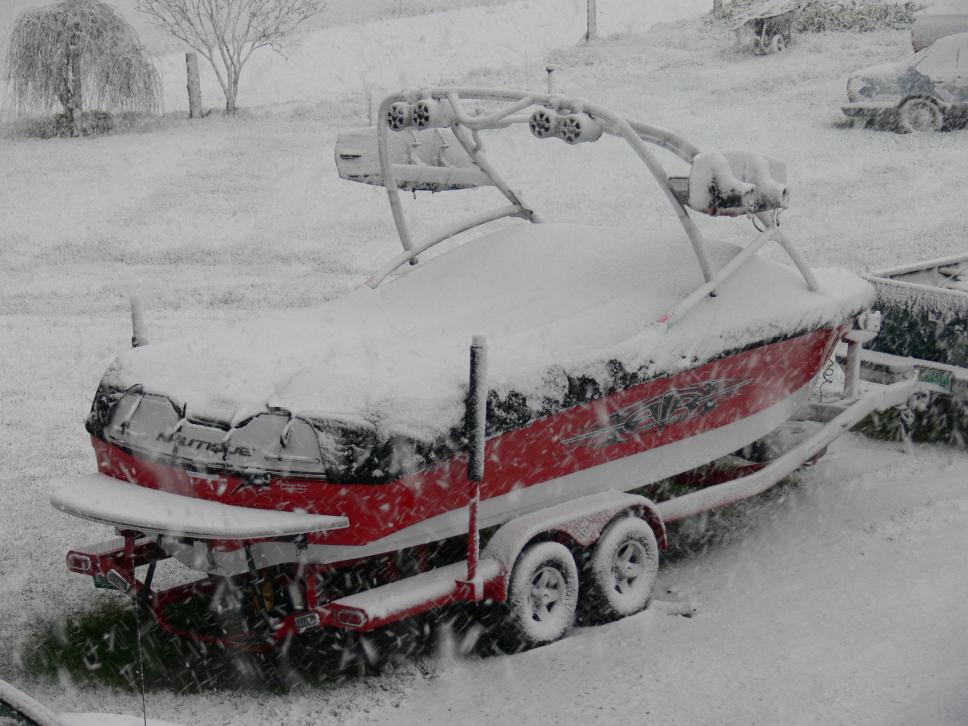 Click image for larger version

Name:	snow boat 005.jpg
Views:	244
Size:	93.8 KB
ID:	360003
