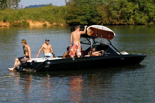 Click image for larger version

Name:	boat_151.jpg
Views:	534
Size:	48.1 KB
ID:	360382