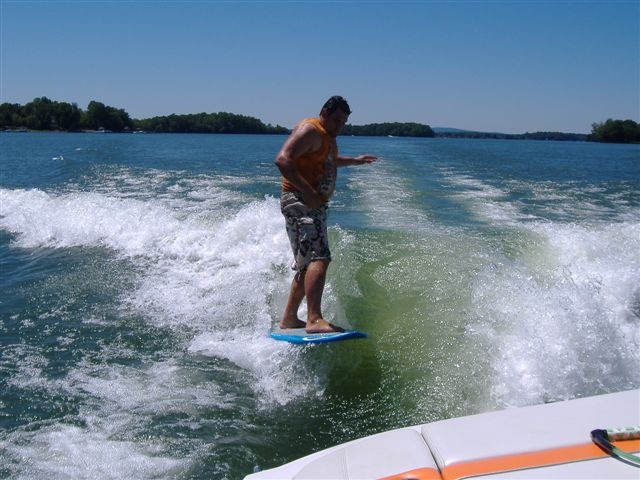 Click image for larger version

Name:	220_super_air_nautique_surfing_pics_001.jpg
Views:	201
Size:	99.1 KB
ID:	361564