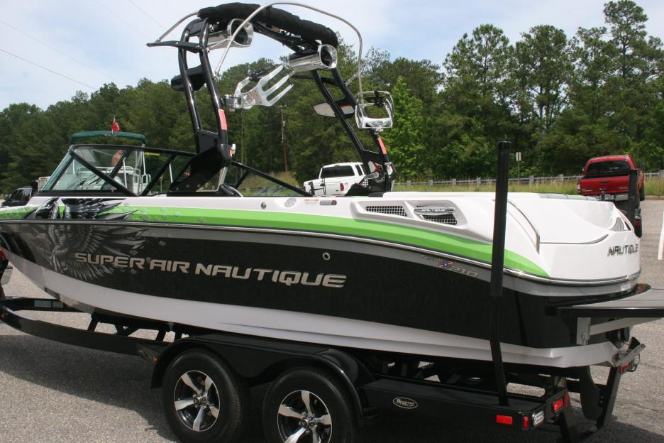 Click image for larger version

Name:	nautique.jpg
Views:	291
Size:	96.9 KB
ID:	364264