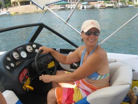 Click image for larger version

Name:	sue_driving_nautique.jpg
Views:	1449
Size:	30.5 KB
ID:	369861
