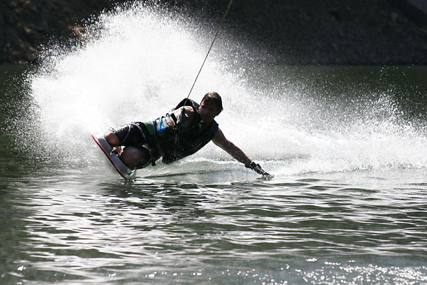 Click image for larger version

Name:	aaron_on_knee_board_3238_104.jpg
Views:	926
Size:	97.7 KB
ID:	370382