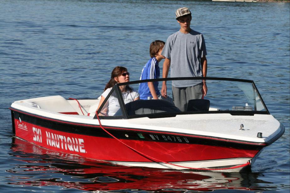 Click image for larger version

Name:	Nautique.jpg
Views:	998
Size:	98.1 KB
ID:	374804