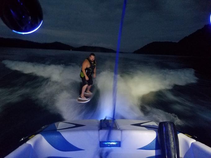 Click image for larger version

Name:	night surfing resized.jpg
Views:	655
Size:	32.5 KB
ID:	548970