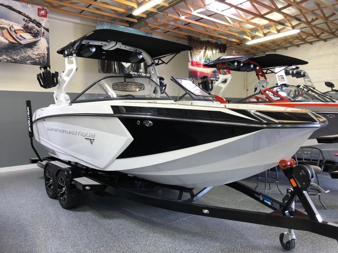 Click image for larger version

Name:	Nautique.JPG
Views:	332
Size:	70.0 KB
ID:	562700
